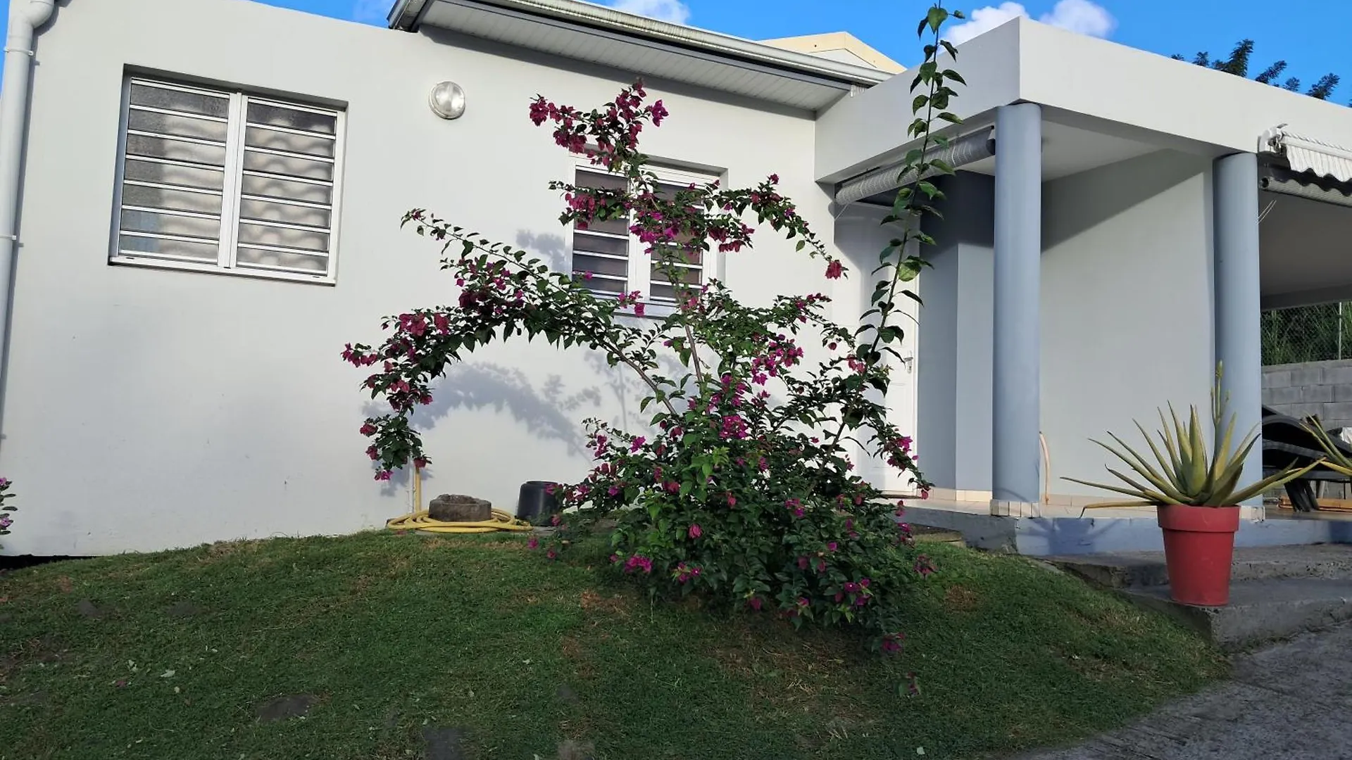 Location Villa Sainte-Anne - Martinique. Holiday home